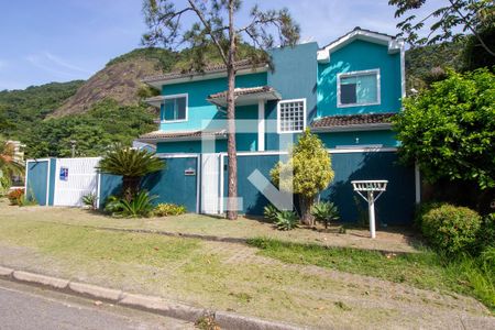 Casa à venda com 409m², 4 quartos e 3 vagasFachada