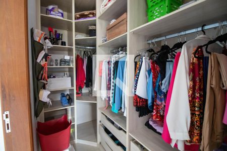 Casa à venda com 409m², 4 quartos e 3 vagasSuíte 1 closet