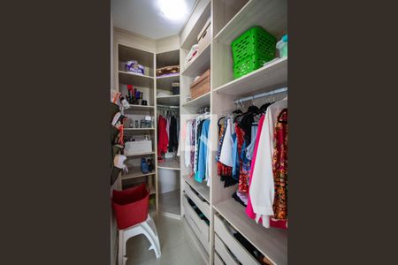 Casa à venda com 409m², 4 quartos e 3 vagasSuíte 1 closet