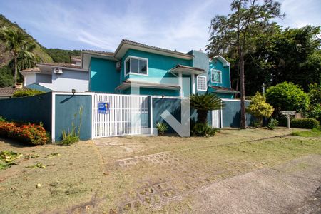 Casa à venda com 409m², 4 quartos e 3 vagasFachada