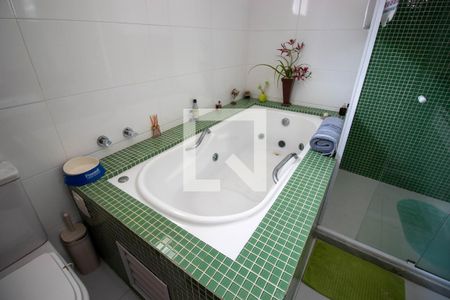 Casa à venda com 409m², 4 quartos e 3 vagasSuíte 2