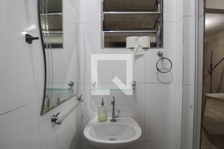 Casa à venda com 250m², 3 quartos e 2 vagasBanheiro área de serviço