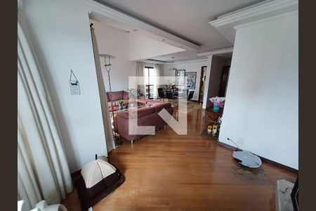 Sala de Estar de apartamento à venda com 3 quartos, 185m² em Vila Suzana, São Paulo