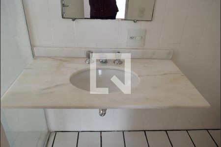 Apartamento para alugar com 222m², 3 quartos e 2 vagasBanheiro da Suíte 2 - piso inferior