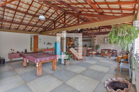 Casa à venda com 300m², 3 quartos e 2 vagasTerraço