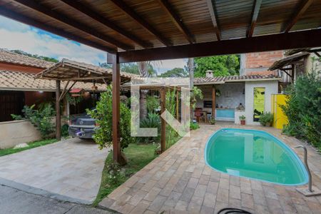 Casa à venda com 300m², 3 quartos e 2 vagasPiscina