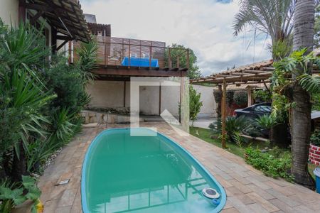 Casa à venda com 300m², 3 quartos e 2 vagasÁrea comum - Piscina