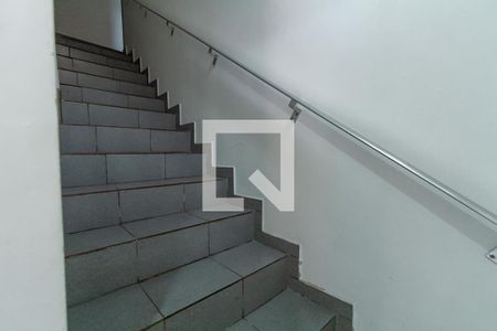 Escada de casa para alugar com 2 quartos, 200m² em Baeta Neves, São Bernardo do Campo