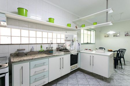 Casa à venda com 200m², 4 quartos e 4 vagasCozinha - Armários