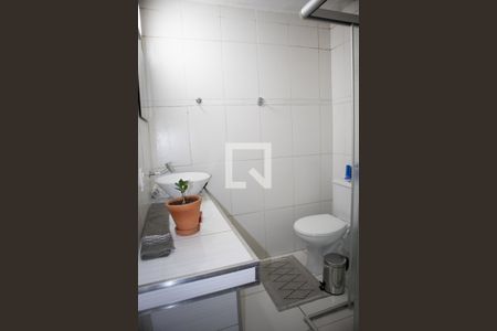 Banheiro do Quarto 1 de casa para alugar com 3 quartos, 93m² em Vila Mazzei, São Paulo