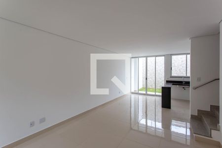 Sala de casa à venda com 3 quartos, 113m² em Santa Rosa, Belo Horizonte