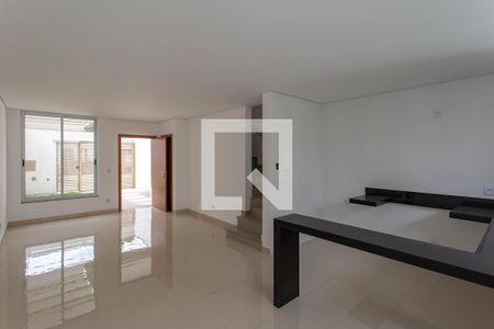 Sala de casa à venda com 3 quartos, 113m² em Santa Rosa, Belo Horizonte