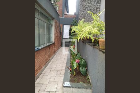 Casa à venda com 630m², 4 quartos e 3 vagas Casa à venda com 630m², 4 quartos e 3 vagasCorredor