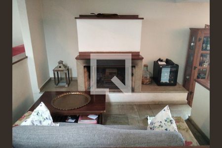 Casa à venda com 630m², 4 quartos e 3 vagas Casa à venda com 630m², 4 quartos e 3 vagasSala Lareira