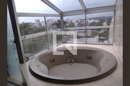 Casa à venda com 630m², 4 quartos e 3 vagas Casa à venda com 630m², 4 quartos e 3 vagasBanheiro da Suíte 2