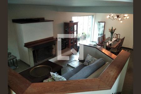 Casa à venda com 630m², 4 quartos e 3 vagas Casa à venda com 630m², 4 quartos e 3 vagasSala Lareira