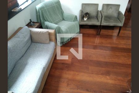 Casa à venda com 630m², 4 quartos e 3 vagas Casa à venda com 630m², 4 quartos e 3 vagasHall