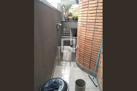 Casa à venda com 630m², 4 quartos e 3 vagas Casa à venda com 630m², 4 quartos e 3 vagasCorredor