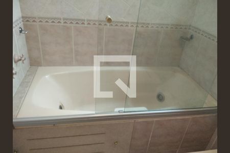 Casa à venda com 630m², 4 quartos e 3 vagas Casa à venda com 630m², 4 quartos e 3 vagasBanheiro da Suíte 1