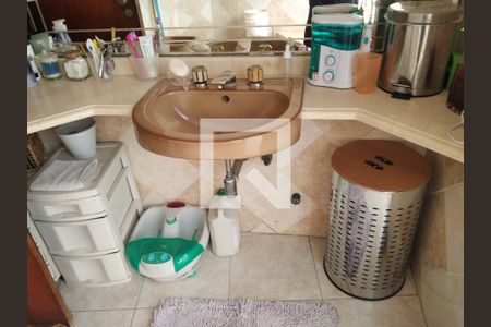 Casa à venda com 630m², 4 quartos e 3 vagas Casa à venda com 630m², 4 quartos e 3 vagasBanheiro da Suíte 2