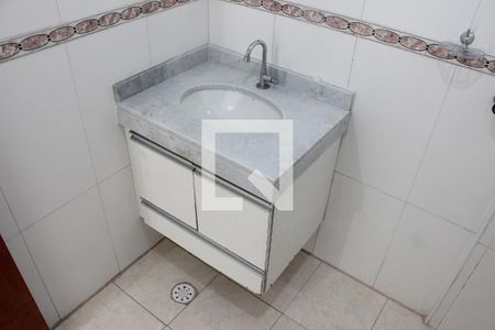 Banheiro de apartamento para alugar com 1 quarto, 40m² em Parque Sao Vicente, São Vicente