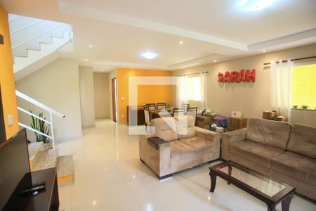 Sala de Estar de casa de condomínio para alugar com 3 quartos, 217m² em Jacarepaguá, Rio de Janeiro