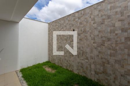 Quintal de casa à venda com 3 quartos, 113m² em Santa Rosa, Belo Horizonte