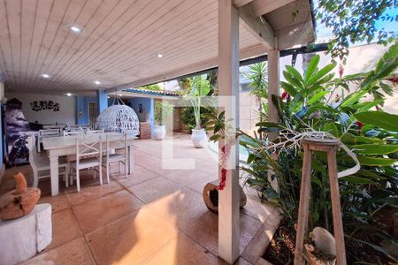 Casa à venda com 246m², 3 quartos e 2 vagasQuintal