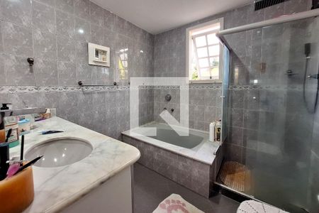 Casa à venda com 246m², 3 quartos e 2 vagasBanheiro 1