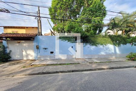 Casa à venda com 246m², 3 quartos e 2 vagasFachada