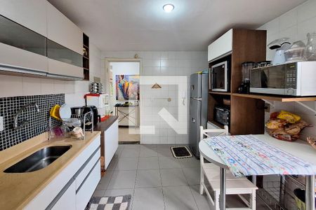 Casa à venda com 246m², 3 quartos e 2 vagasCozinha