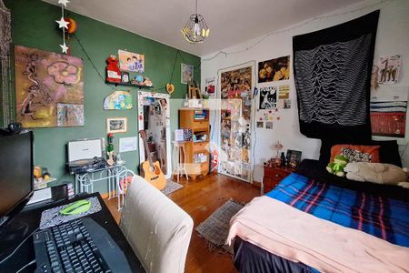 Casa à venda com 246m², 3 quartos e 2 vagasSuíte