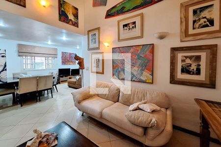 Sala de casa à venda com 3 quartos, 246m² em Maravista, Niterói
