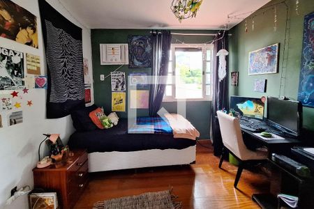 Casa à venda com 246m², 3 quartos e 2 vagasSuíte