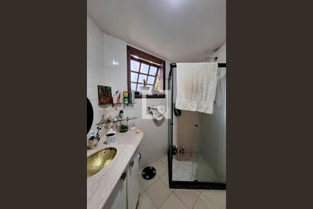 Casa à venda com 246m², 3 quartos e 2 vagasBanheiro da Suíte