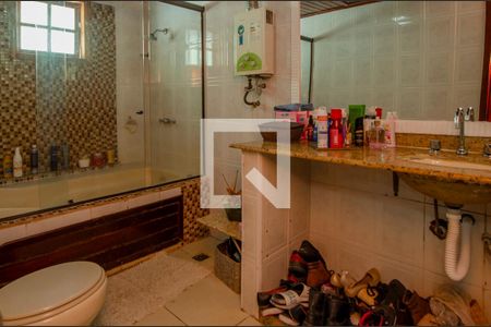 Casa de condomínio para alugar com 600m², 3 quartos e 2 vagasBanheiro da Suíte 2