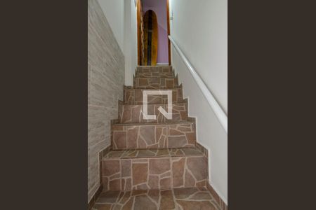 Casa de condomínio para alugar com 600m², 3 quartos e 2 vagasEscada