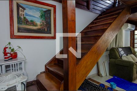 Casa de condomínio para alugar com 600m², 3 quartos e 2 vagasEscada