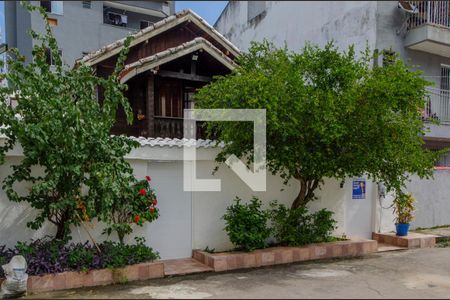 Casa de condomínio para alugar com 600m², 3 quartos e 2 vagasFachada