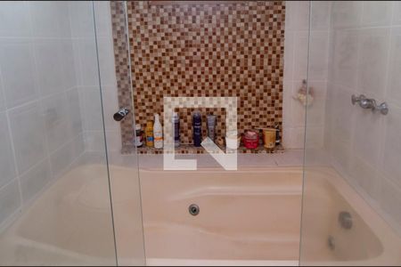 Casa de condomínio para alugar com 600m², 3 quartos e 2 vagasBanheiro da Suíte 2