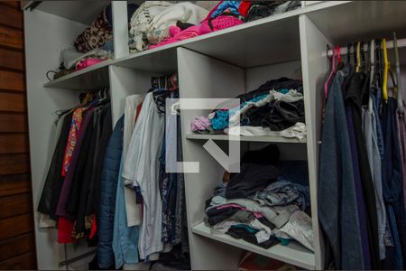 Casa de condomínio para alugar com 600m², 3 quartos e 2 vagasCloset da suíte 2