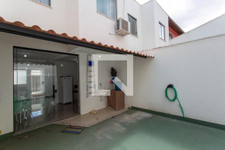 Casa à venda com 103m², 3 quartos e 2 vagasÁrea de Serviço