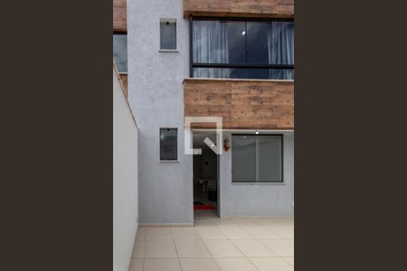 Casa à venda com 103m², 3 quartos e 2 vagasFachada