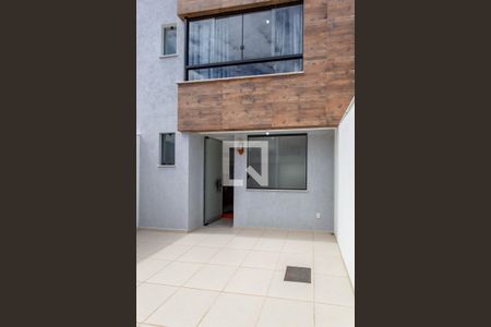 Casa à venda com 103m², 3 quartos e 2 vagasFachada