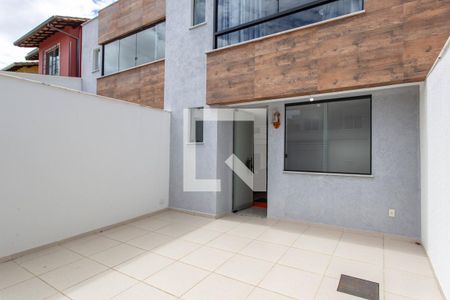 Casa à venda com 103m², 3 quartos e 2 vagasGaragem