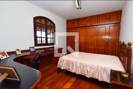 Quarto2 de casa à venda com 3 quartos, 450m² em Santa Cruz, Belo Horizonte