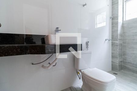 Apartamento à venda com 180m², 3 quartos e 2 vagas Apartamento à venda com 180m², 3 quartos e 2 vagasBanheiro da suíte