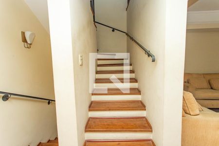 Casa à venda com 900m², 5 quartos e 10 vagasEscada