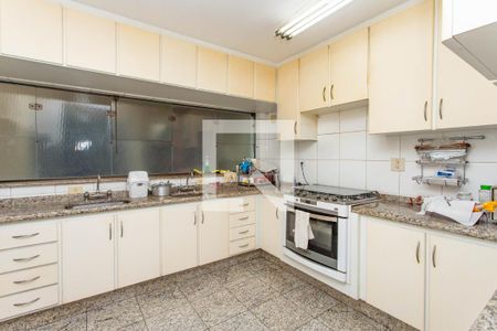 Casa à venda com 900m², 5 quartos e 10 vagasCozinha 