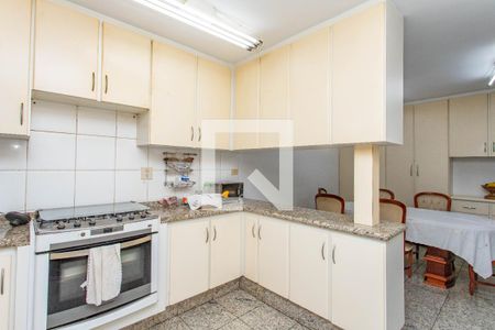 Casa à venda com 900m², 5 quartos e 10 vagasCozinha 